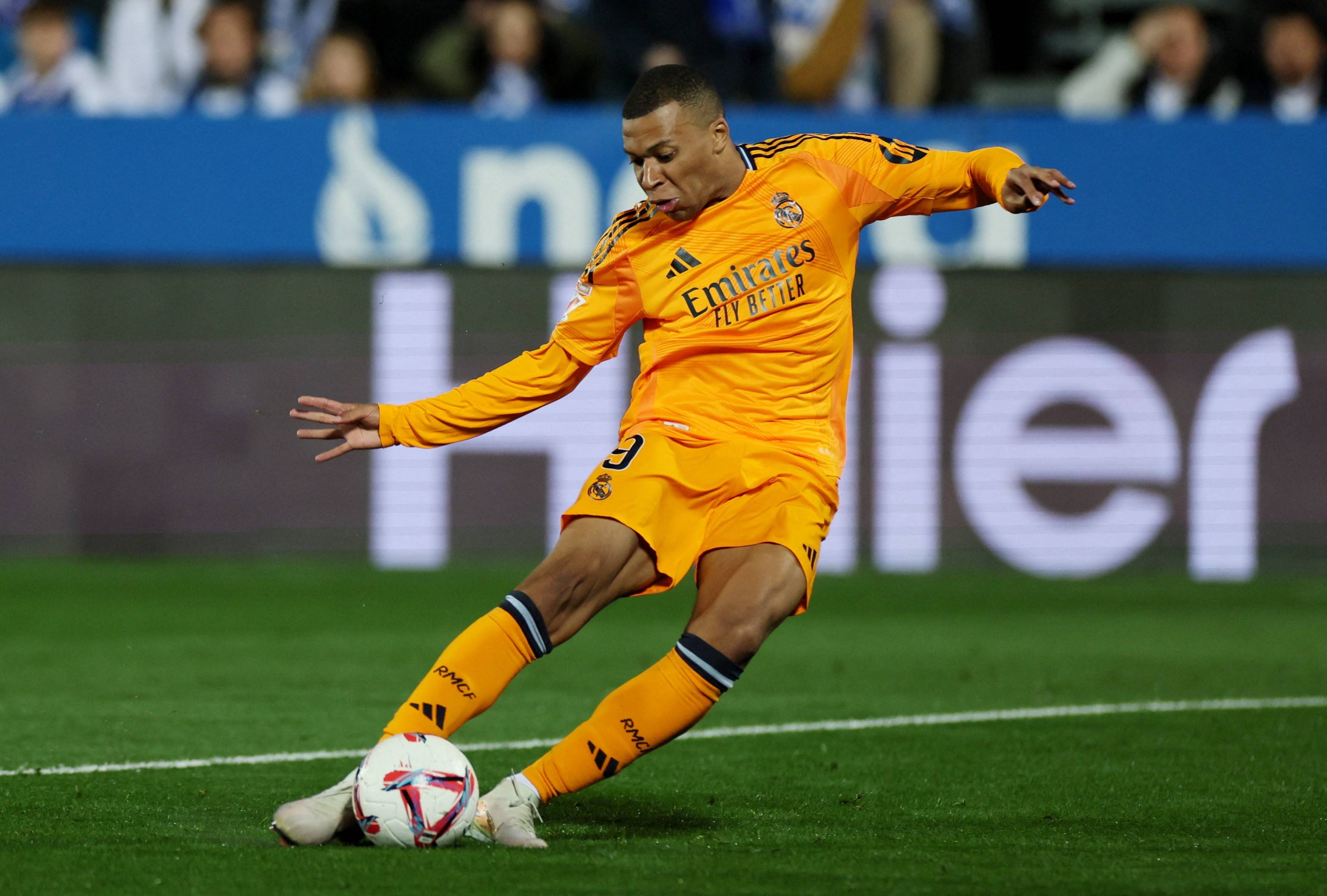 集结日皇家社会调整名单以备国王杯；队长鼓劲环节打磨；球迷炸锅；球探报告显示潜力(优生鼓劲会ppt背景)-九游app下载